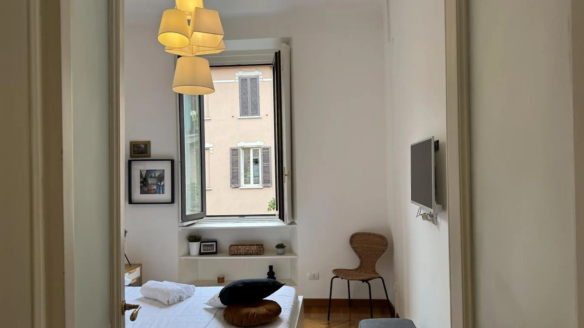 Via Stradivari - Vicino Duomo Apartment Milan 0*,