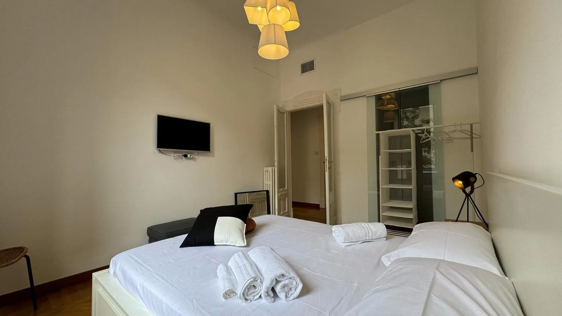 Via Stradivari - Vicino Duomo Apartment Milan 0*,  Italy